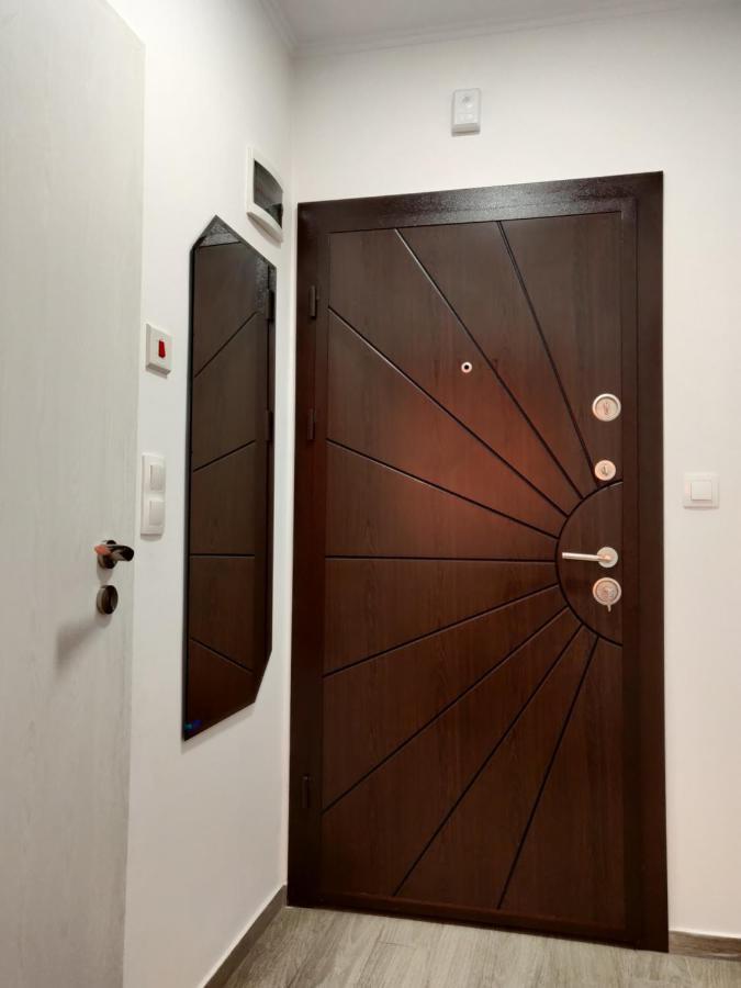 White Apartment Kazanlŭk Exteriér fotografie